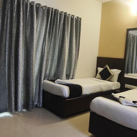 Sky Gate Hotel Near Apollo Main, Women'S & Children'S Us Consulate Sankara Netralaya Goethe Institute Prestigepalladium Shastri Bhavan Senmozhi Poonga Raj Ratnam Stadium Taj Coromandal India Oil Bhavan Dr Mohan'S Diabetics Vac Madras Buitenkant foto